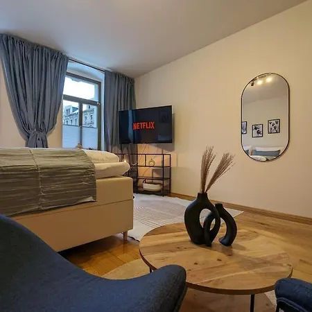 Royal 1 - Terrasse Nahe Zeisigwald